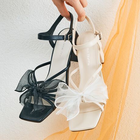 XgbvfUCŉؚȃC[WoA{[̂`[{Ŕo1B6.8cm̃`L[q[ň芴AXgbvłŒ肵Ă̂ŁAڈȏɕ₷BÂȂ肪ȃ{fUCAubNƃzCg̃N[ȃJ[ł܂Ƃ߂āAlłX^COɎ₷T_BTvɂĎBeĂ܂̂ŁA~FASFAn̐F̎dlɕύXꍇ܂B炩߂B[^:51220]