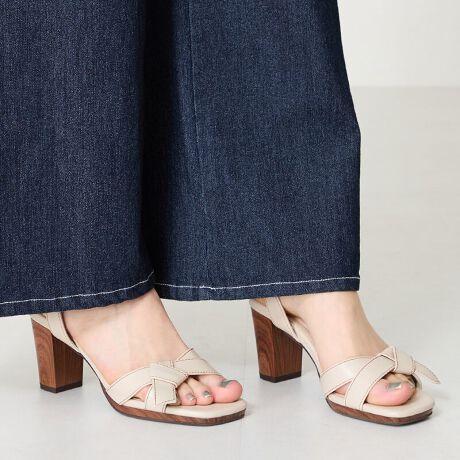 lC̃{fUC̓AVg[ɂ邱ƂőlۂvXAxgɂ̓Xeb`{ƂŔ̂fUCɂ܂Ƃ߂1B߂̃q[ł1.2cm̃Xg[Ă̂őւ̕SȂAfC[gɂ҂Bq[̓Ebh̃fUCȂ̂Œ悢tJWAh̕ł₷AJ[WJ́BTvɂĎBeĂ܂̂ŁA~FASFAn̐F̎dlɕύXꍇ܂B炩߂B[^:51225]