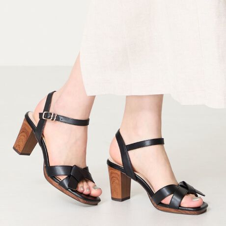 lC̃{fUC̓AVg[ɂ邱ƂőlۂvXAxgɂ̓Xeb`{ƂŔ̂fUCɂ܂Ƃ߂1B߂̃q[ł1.2cm̃Xg[Ă̂őւ̕SȂAfC[gɂ҂Bq[̓Ebh̃fUCȂ̂Œ悢tJWAh̕ł₷AJ[WJ́BTvɂĎBeĂ܂̂ŁA~FASFAn̐F̎dlɕύXꍇ܂B炩߂B[^:51225]