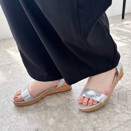 ۂ݂̂VGbgƃx[VbNȃXgbvfUClۂoĂT_Big₷ubNƃVo[ׂ͍A[݂̂lCr[̓XG[hfނƁAJ[ɂĈقȂ镵͋Cy߂B፷̏Ȃq[̓RNĉĂ炵y₩ȈۂɂA߂̃q[Ȃ̂ŃtbgoŋCyɗ̂́BTvɂĎBeĂ܂̂ŁA~FASFAn̐F̎dlɕύXꍇ܂B炩߂B[^:55203]