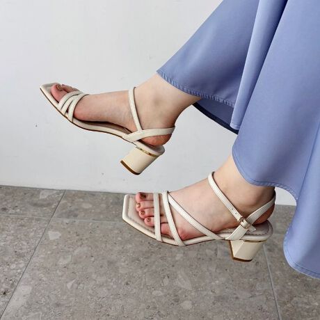 ؚɌĂׂ߂̃XgbvgɂT_B߂̃q[ň芴AC\[ɂ͂ӂӂƂNbVĂ̂ŕ₷ɂĂĂoV[ɂB̂fނĂ炵ɁAF̃p[vAlȕ͋Cɂ܂Ƃ߂uEƃubNAiȃzCg̑IׂJ[WJBTvɂĎBeĂ܂̂ŁA~FASFAn̐F̎dlɕύXꍇ܂B炩߂B[^:51230]