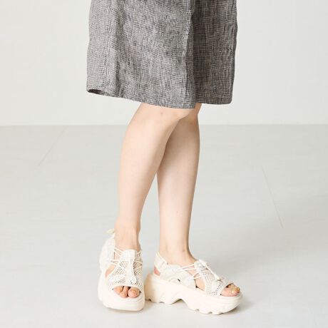 ȃbVfނ|CǧX|[cT_̓tgɂ̓AWX^[Aɂ̓}WbNe[v{ƂŎ̑ɍ悤ɒ߂\B6.8cm̃q[Ō݂̂Xg[t̃{[G炵VGbgĂBfō킹̂͂A߂̎J[\bNXƍ킹Ēy߂̂|CgBTvɂĎBeĂ܂̂ŁA~FASFAn̐F̎dlɕύXꍇ܂B炩߂B[^:51210]