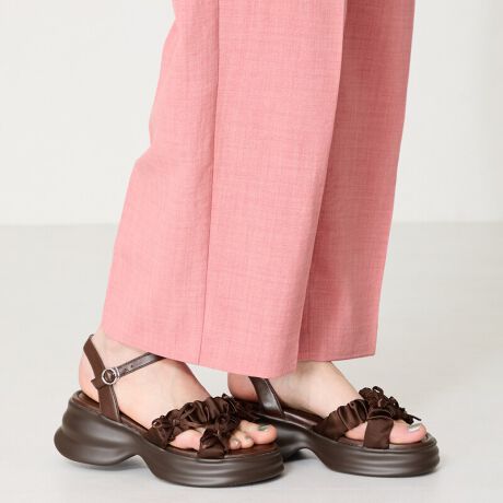 Tefނ̉ƃV[OfBe[iȃX|[cT_́AAbp[Ƀ~j{ătF~j[h܂fUCɁBۂĂƂ{[̂\[͌ڈȏɌyʂŁA፷Ȃ̂ŕ₷ɂB̃R[fB[l[gɂق̏ÂvXɂ҂ȃT_BTvɂĎBeĂ܂̂ŁA~FASFAn̐F̎dlɕύXꍇ܂B炩߂[^:51211]