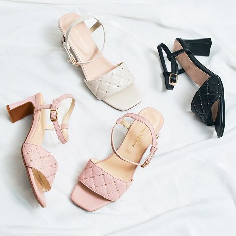 Abp[Ɏ{ꂽLeBOƂ肰ȂX^bYlT_́A炵fUCƏiȃJ[OŉĂ̋CCɍ߂ĂACeB߂7.5cm̃q[ł芴̂v[gq[ŕ₷AghCNȃXNGAgDő݊̂鑫ɁBVvȃfUCȂ̂ŃXJ[g⃏s[X͂Afjƍ킹X^CO߁BTvɂĎBeĂ܂̂ŁA~FASFAn̐F̎dlɕύXꍇ܂B炩߂B[^:51229]