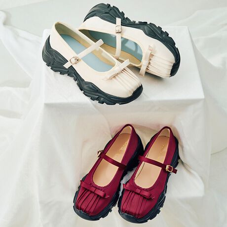 [^:51305]򊴂̂TefނAɉ؂₩vXĂACeBtgɂ͏Ԃ̃{fBe[oGRAȃfUCBܐɓꂽ̊̂MU[ŏ炵_炩ƁAXj[J[\[̃n[h̃AoXōǂVGbgB^̂x[WƁAgh̃bh2FWJłƂƂÂ߂ȃJ[OBTvɂĎBeĂ܂̂ŁA~FASFAn̐F̎dlɕύXꍇ܂B炩߂B