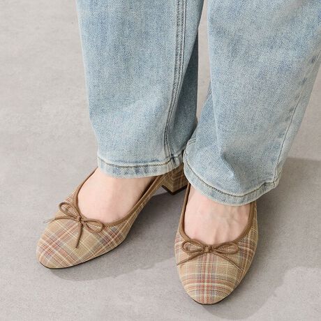 ۂ݂̂gD炵q[oGpvX́Aܐ悩ɂăAbp[Ŝ_炩ƂőɗDtBbgACeBC\[ɂ͑ɊƂNbV̗pAXgXt[ȗSnB`L[q[ň芴̂ŕig͂AdpƂĂ߁BTvɂĎBeĂ܂̂ŁA~FASFAn̐F̎dlɕύXꍇ܂B炩߂B[^:52306]