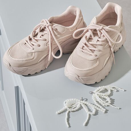 ANZT[t̃Xj[J[oB߃\[YCNȃXj[J[AV[[XەRɂ邱Ƃŏ炵IBAbp[ɂ͒ʋC̗ǂbVfނgp邱ƂŁAɌyoĂBؚȃp[{̓tbNŊȒPɎO\Ȃ̂ŁAJWAtF~j܂ŕLX^CɎg܂킵\BTvɂĎBeĂ܂̂ŁA~FASFAn̐F̎dlɕύXꍇ܂B炩߂B[^:OT3781]