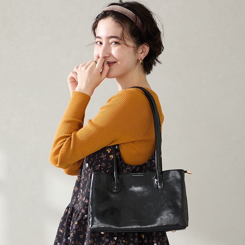 ELLE SPORT】普段使いや旅行におすすめな軽量ショルダーバック | エル