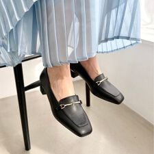 厚手クッション入り【26春夏新作】メタリックラインビットヒールローファー/62101