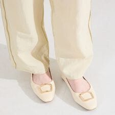 【26春夏新作】ゴールドモチーフフラットパンプス/62109