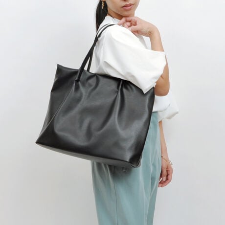 [^:05-00-01461]fUC|CgA4TCY[\ȃCi[obOtg[gobOBƂ_炩X[X^Cv̍vgp{v̗lȎ|CgBX^_[hȃVGbgŃobO͊ۂ݂tH[}ɂȂ߂ȂfUCȂ̂ŒʋΒʊwȊÔo|ɂgĕ֗Iɂ͎d؂|Pbg2ƃt@Xi[|Pbg1Ă̂ŏ̎do܂BobO̒ɂ͎O\ȃt@Xi[t̃obOCobOtĂ̂ŋMdi鎞SBAeVEfޓL̂ɂꍇ܂BɂCɂȂꍇ͈xAꂽłgpBiڍׁyTCYzF39-41 F32.5 }`F15y|Pbgz F0 OF3yJ@z}Olbgyfށzvyd(g)z580yYzA4pFZz(10cm~20cm)F500ml{gFuhRZvg--OtiasiIeBAXj--g܂łςȂl̂̂ł肽hȊ肢߂A 2007NtɗグꂽobOuhAOtiasiIeBAXjBi`ȕ͋C؂ɂAfށAiAfUCɂJWAACeāB j̐ʂTOɂƂȂ_Ȏ_AVobȎnɗՂł܂BîCɓo^肢܂yJ[gɓz̃n[g}[NNbNēׂ⃉Xg1_̂m点AZ[Ȃǂ̂m点󂯎邱Ƃł܂L̕iԂ\tBiԁF05-00-01461g[gobO obOCobOt Ci[obO X[X y A4[ ʋ ʊw Y fB[X jZbNX jp jp p Otias IeBAX ArI unbillion un billion 05-00-01461 050001461