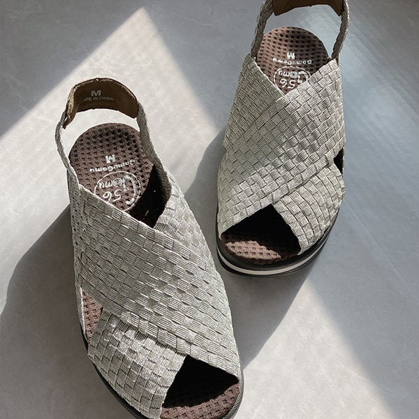 ★STEVE MADDEN★ 上品・ゴールド金具★ ウェッジヒールサンダル Steve Madden(スティーブマデン) サンダル・ミュール(レディース