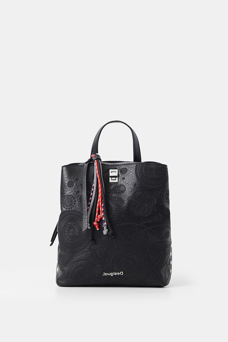 しました】 デシグアル Desigual 刺繍入りレザー風素材のミニバック しました】 デシグアル Desigual 刺繍入りレザー風素材のミニバック