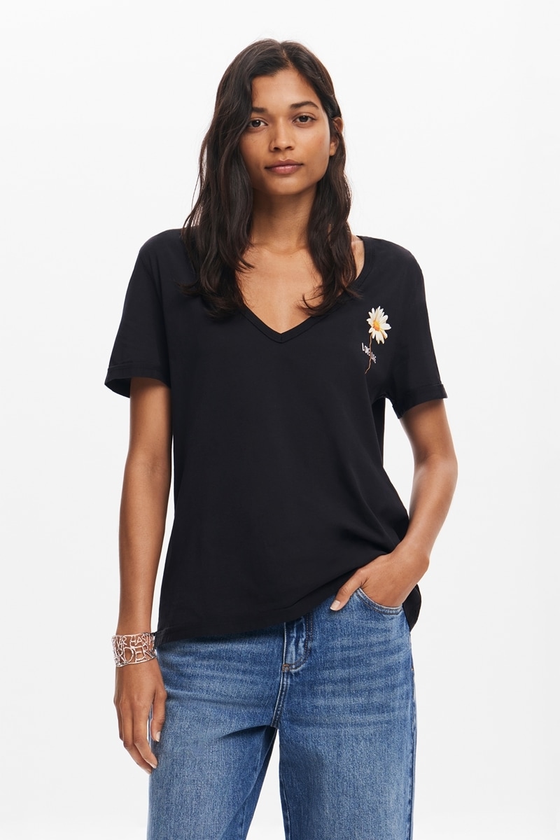Desigual. デシグアル　スイス刺繍シャツ　レース　トップス　チュニック デシグアル Desigual 刺繍入りTシャツ （ホワイト