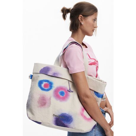 [^:25SAXA75]fUCItzCgx[XɁAu[ƃsÑ^C_C߃vg{nhobNBo[VufUCƂȂĂA₩ȃp[vJ[̃obOƂĂy݂܂BF̃|[`tBʉ̂悤ȑ@ׂȐߖ͗lAJWAȂA[eBXeBbNȕ\oĂ܂BX^C^C_C߂̗DFƁAo[VufUC͂̃nhobNBLxȎ[͂ƌy₩ȈۂŁAfC[[XɍœKBJWAȃX^CO͂AVvȑ̃ANZgƂĂ􂷂ACełByDesigualfVOAzoZĩt@bVuhuDesigualifVOAjvBXyCŁgƂ͈ႤhƂӖƂÃuhɂ͂ȂnCC[WJtȐFgGL]`bNȃp^[Apb`[NfjȂǒľĂACeWJBfC[ɂAhXAbvɂ􂷂镝LfUĆBfB[Xł͂ȂAYV[YȂǕLCibvWJBuhɂȂĂDesigual(Ƃ͈Ⴄ)́Ag̐lƈႤƂǂꂾ؂ŊyƂȂ̂߂ĊĂ炢Ƃ̊肢߂Ă܂B RŊyAJtőOB{̎Ăъo܂N₩ȃJ[vgAƂ͈ꖡႤX^C̓t@bVŷ΂łByTCYڍׁz33cm 17cm c36cm îCɓo^ƁAi̍ē׎ɒʒm󂯎邱Ƃł܂BɂACɓo^ẴZ[ȂǁAȓTm点Ă܂B