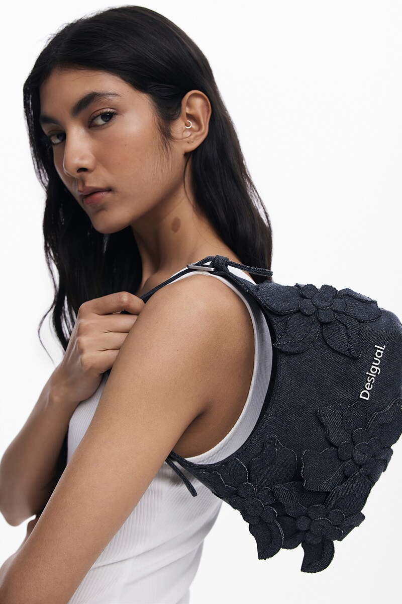 Desigualスタッズ刺繍ボディバッグ 黒　デシグアル デシグアル Desigual 花柄刺繍 ミドルクロスボディバッグ