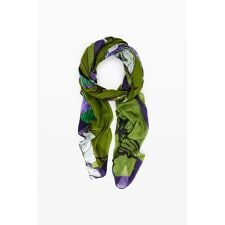 Mr. Christian Lacroixによってデザインされたスカーフ