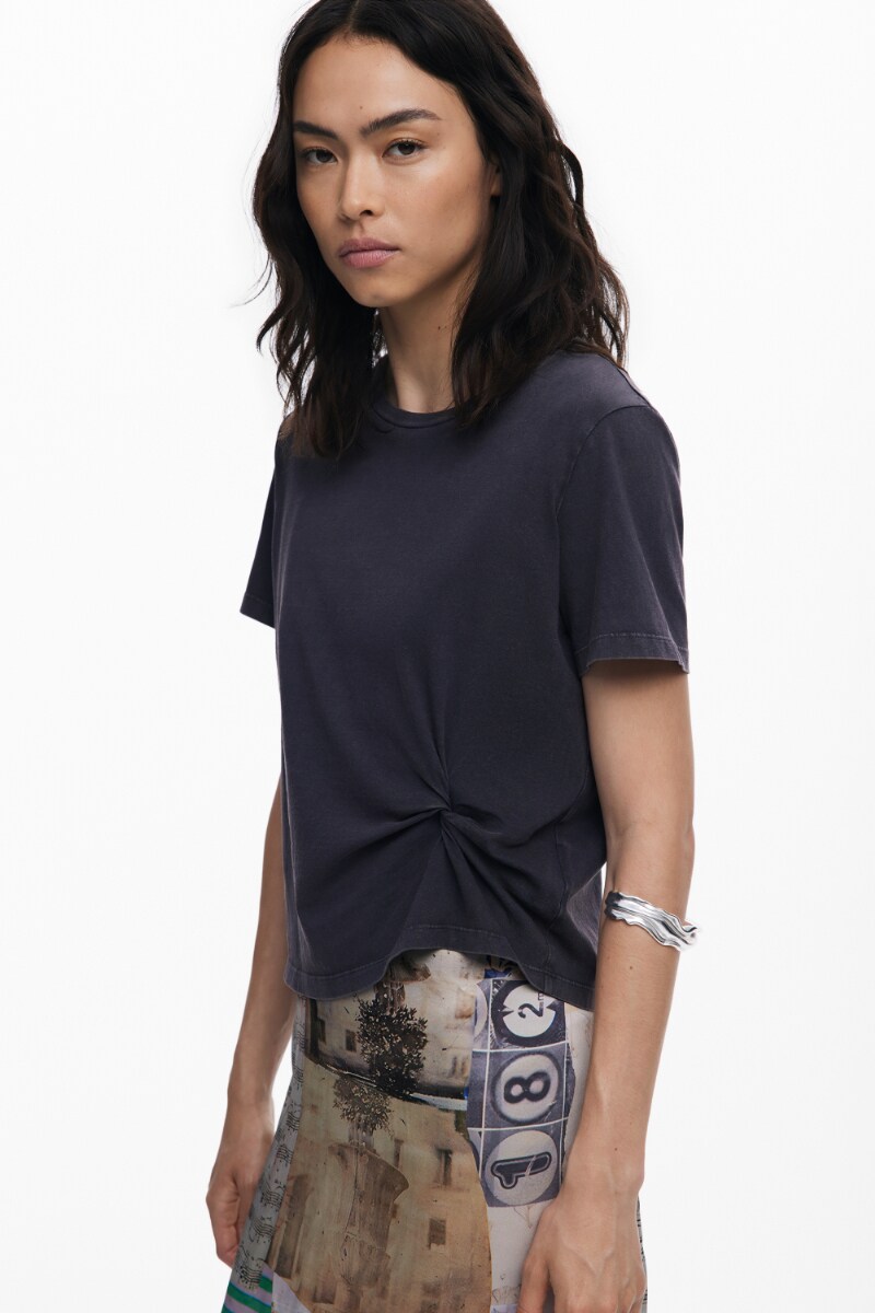 デシグアル（Desigual）/【5サイズ展開/XS/XL】2in1 コラージュ柄スリップドレス Tシャツ付き 5サイズ展開/XS/XL】2in1 コラージュ柄スリップドレス Tシャツ付き