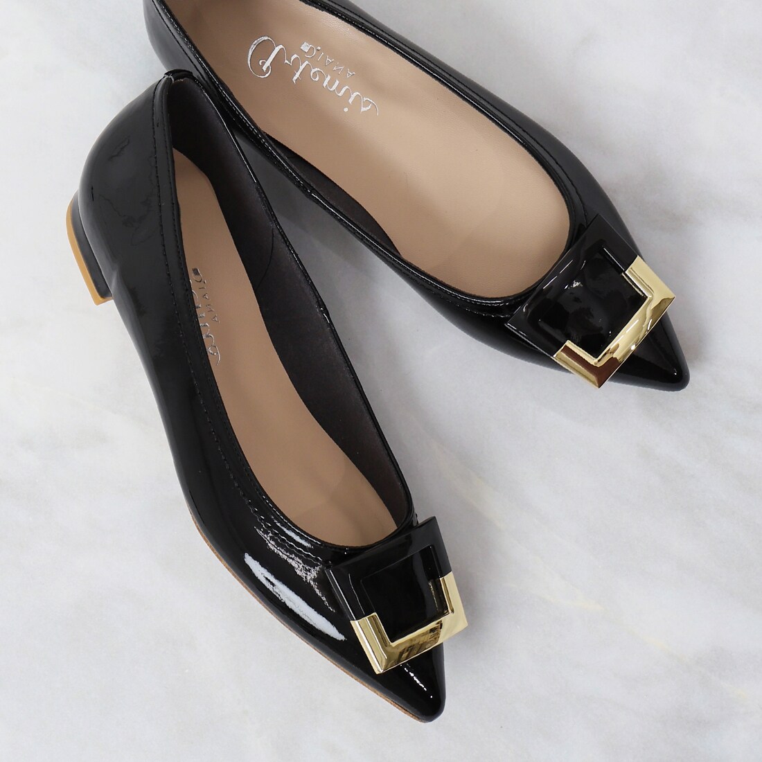 23春夏新作】スクエアバックルフラットシューズ | アルテミス by