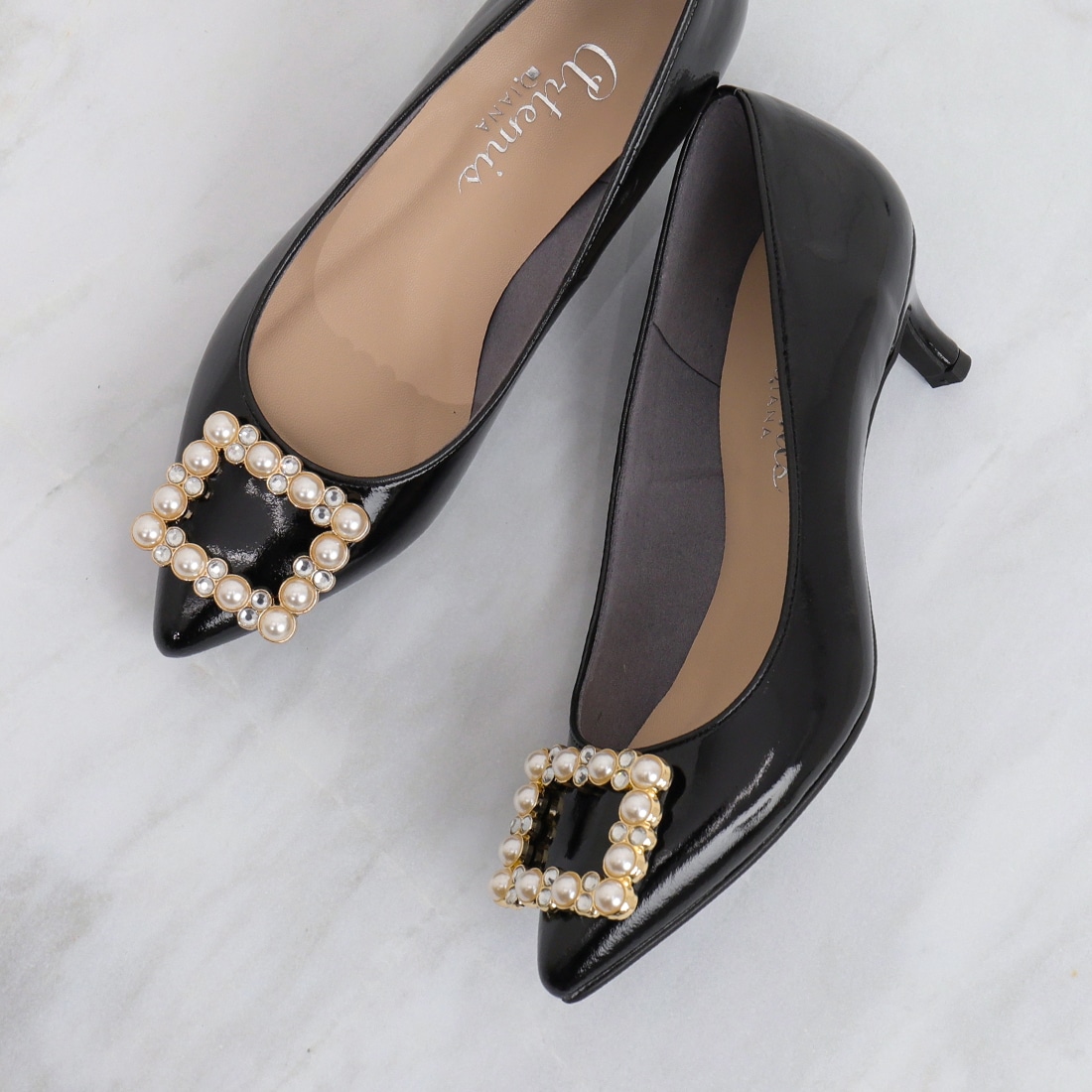 アルテミス by ダイアナ（artemis by DIANA）/パールビジューバックルパンプス パールビジューバックルパンプス | アルテミス by ダイアナ(artemis by