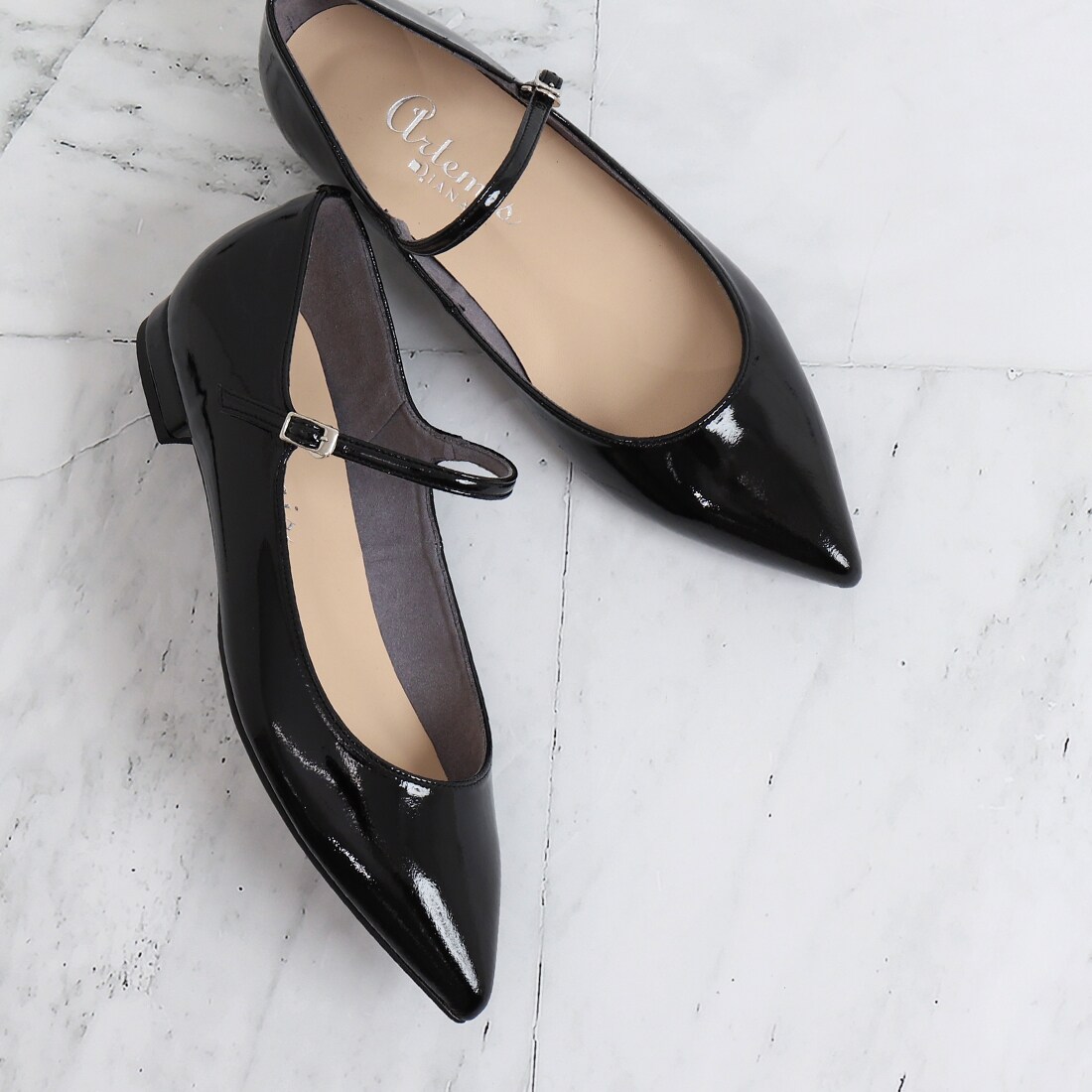 ストラップフラットシューズ | アルテミス by ダイアナ(artemis by