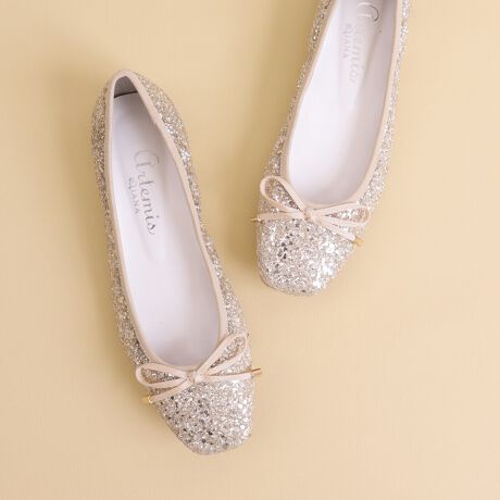 lCV[YyБ100gzyʃoGV[YɁAlۂXNGAgD̐VfoIтɋCR[fBl[g؂₮A嗱̃Ob^[fނŃÑJWAX^CɁBItBXR[fɂ킹₷GiƃX[XVɒԓ肵܂Ifj͂A{uEXL~sȂǃtF~jȂmɂ߁B\bNX킹āAt`JWAȃX^CfGłBObvA\tgŌyAuԂv̗ǂIWi̔Ao[\[gpBDݍރ{l[[@ŁAԗĂĂɂKłB~v̉ɂ́AŜɌ5mm̒ᔽNbVAƕɂ3mm̒ᔽNbV\荇킹āAӂ\tgȗSnB̃gbvCV[Odlɂ邱ƂŁAtBbgƒEɂAbv܂B{͖{̂ɌŒ肳Ă܂B{͋Ǝ\܂BԂAsɈ|Ȃ悤\ӂBOb^[fނ͖CŃ\܂̂łӂBOb^[̓XgbLO₨mɂЂꍇ܂B@ׂȑfނ̂̂ƍ킹ۂ͏\ɂӂBBeɂA̓ŐFČꍇ܂B炩߂B-INFORMATION-îCɓo^ĂĂēגʒm󂯎邱Ƃł܂̂ŁA񂲓o^IuĥCɓo^ViēׂȂǁAȏ󂯎邱Ƃł܂I[^:MP41735]