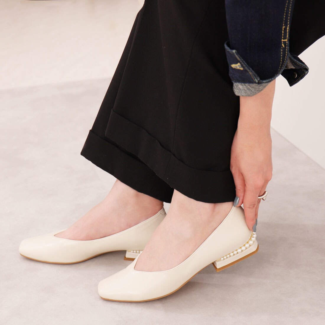 パールヒール Vカットフラットシューズ | アルテミス by ダイアナ
