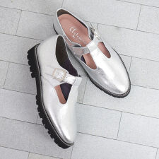 Tストラップローファー