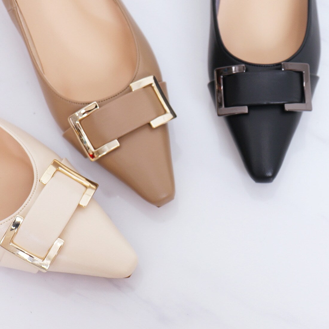スクエアバックル ソフトポインテッドトゥパンプス | アルテミス by
