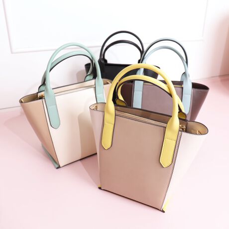 sfUCtEƒɃANZgJ[Ԃ̃nhobOBubN͍Fł̂łBEƓF̃V_[XgbvtAׂ߂Ȃ̂Ŏ΂ߊ|ĂꂢڂȈہBEt@Xi[JŒʋΓdԂ◷s̎SłBEƂtHŁAItBXJWAGKgȃXJ[gX^CAꂢڃJWA܂ŕLR[fBl[gƍ킹₷̂BEdHAs܂ŁAFXȃV[Ŋ􂵂Ă闊obOłBs@\tEetŎ܂BE350mlybg{gA2܂zAȃ|[`]TŎ܂Aڂ[͂ՂBEJFt@Xi[E|PbgFI[v|Pbg~1At@Xi[Oɔd؂̃I[v|Pbg~2iX}zAnJ`傫łjETCYF20cm/17cm/}`13cm/΂ߊ|łV_[XgbvŒ115cmiO\jEdF530gi͍vfނgpĂ܂Bv͑fނ̐AԂ߂ƕ\ʂɂЂъ┍ꂪNꍇ܂B\߂܂悤肢܂BBeɂA̓ŐFČꍇ܂B炩߂B-INFORMATION-îCɓo^ĂĂēגʒm󂯎邱Ƃł܂̂ŁA񂲓o^IuĥCɓo^ViēׂȂǁAȏ󂯎邱Ƃł܂B[^:AI5163]