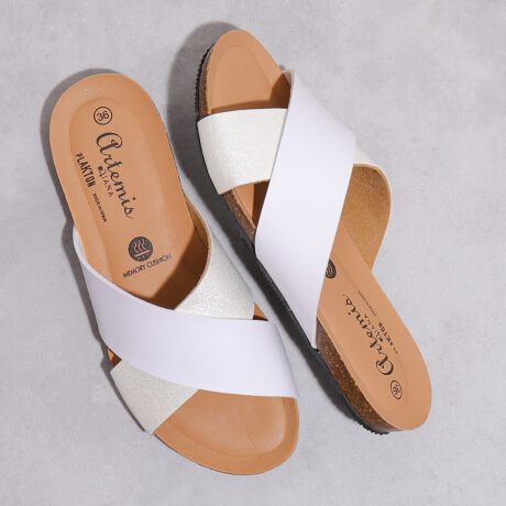 VvȂLb`[Ȏdオ肪ɎtNXCT_BzFgŃANZgvX܂B̂₷tbg̃XC_[^CvŁALȃXgbvbz[ĥŗSn΂聝fɐGAbp[̗n͂Ȃ₩ŏ_炩DGłBtBbgƃNbV˔RN\[́A_炩đɓ݂₷ԗĂĂKBAEg\[͔głâ郉o[dlŁAɂϋvɗDĂ܂BẴi`ȃR[fBl[g̎dグɂ҂ȃT_łByPLAKTON/vNgzSnǋAXyC܂̃RtH[gtbgEFAuhBPLAKTON͉Kł邱ƂRZvgƂAfUCȂT_oĂ܂Bfނ͋CɂF鋰ꂪ܂Bgp̍ۂɂ͂ӂBCOi͓{iƌiقȂ܂B{ɔׂƊÂAׂȏЕtՂȂǂꍇ܂sǕił͂܂B\߂𒸂ł悤肢܂BBeɂA̓ŐFČꍇ܂B炩߂ByTCYɂāz{íAƏi̕\LTCYقȂ܂BTCYZi\Lj͂܂ŖڈƂȂ܂BFS   iF35@TCYڈF22.0`22.5cmFM   iF37@TCYڈF23.0`23.5cmFL   iF39@TCYڈF24.0`24.5cm-INFORMATION-îCɓo^ĂĂēגʒm󂯎邱Ƃł܂̂ŁA񂲓o^IuĥCɓo^ViēׂȂǁAȏ󂯎邱Ƃł܂Iy^:PK715246Az