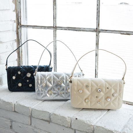 sfUCtEn[g₨Ԃ̗̓IȃrW[p[cڂobOBEcƃV{̂ӂƂLeBOfނŏ炵͋CłBEzX}zȂǁAKvȂ̂eʁBEOwʂɃ|PbgtĂAɎoICJ[h⌮Ȃǂ̂ɕ֗łBEiȃs[XXJ[gƍ킹ĂĂ΂ɁBEt̃V_[xgŎ΂ߊ|ăANeBuɓCxgɁBE^Ă̓ɂAH~̈ÐFAE^[ɂfĝ悢obOłBs@\tJF}Olbgtbv|PbgFI[v|Pbg~1/t@Xi[|Pbg~1AO}Olbg|Pbg~PTCYFc13cm/23.5cm/}`7cmO\ȃV_[xg5iKŒ\d380grW[`[t͋Ռ|ɂj̋ꂪ܂BӂBi͍vfނgpĂ܂Bv͑fނ̐AԂ߂ƕ\ʂɂЂъ┍ꂪNꍇ܂B\߂܂悤肢܂BBeɂA̓ŐFČꍇ܂B炩߂B-INFORMATION-îCɓo^ĂĂēגʒm󂯎邱Ƃł܂̂ŁA񂲓o^IuĥCɓo^ViēׂȂǁAȏ󂯎邱Ƃł܂B[^:KB5661]