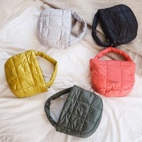 sfUCtE^tȃ|GXegpAƂĂy~jobOBEڂȂAzX}zA350mlybg{geʂ̗obOłBEt@Xi[JŒgȂ̂ŁAdԂCxgȂǐl񂢂ꏊłSBE{̂Ɠfނ̃ptB[ȃV_[xgtŁA΂ߊ|nhł2WAYdlBEƂonYt[Ŋy݂CxgAsp̃TuobOƂāALV[Ŋ􂵂ĂobOłBs@\tJFt@Xi[|PbgFI[v|Pbg~1/t@Xi[|Pbg~1TCYFc21cm/24cm/}`9cmd220BeɂA̓ŐFČꍇ܂B炩߂B-INFORMATION-îCɓo^ĂĂēגʒm󂯎邱Ƃł܂̂ŁA񂲓o^IuĥCɓo^ViēׂȂǁAȏ󂯎邱Ƃł܂B[^:KB5657]