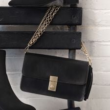 【25秋冬新作】タッセルチャーム　2WAYショルダーバッグ