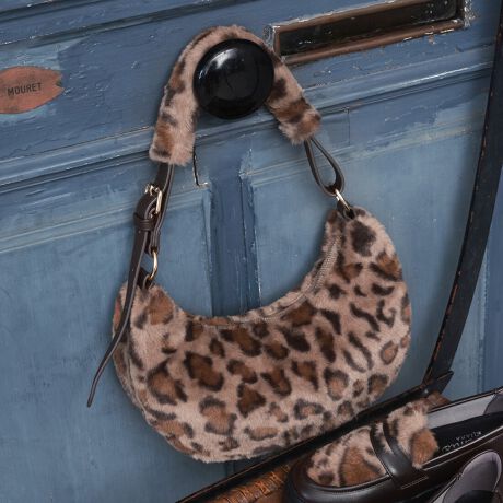 sfUCtEʂ݂̂悤ȂƂGSnƌy͂̃nhobOBERpNgȂ[͂Agh̃n[t[^|CgłBEnḧꕔɍvgp邱Ƃőlۂ͋CɁBł̂ŁAAE^[݂̌ςĂ|ł܂BEzX}[gtHAJ[hP[X⃊bvȂǕKvȕ\܂TCYBEnF̃V_[xgi\jŎ΂ߊ|΃nYt[łoł̂ŁAig͂AsVbsOɂ߂łBsJ[tEGgh̃Ip[h͊炩ȐGSñtFCNt@[BVvȂm̃ANZgɂ҂łBE3F͂邭ƂJ[tFCNt@[BJ[ɂāAlۂ킹܂BH~̗F̃X^CɍFƂĂ߂łBs@\tJFt@Xi[|PbgFI[v|Pbg~P/t@Xi[|Pbg~PTCYFc19cmiʂobO܂ł̍15cmj/26cm/}`8cmdF270tFCNt@[fނ͐GɎア߉J̓̂gp͋ɗ͂TB܂Agn߂̓t@[₷ꍇ܂BBi͍vfނgpĂ܂Bv͑fނ̐AԂ߂ƕ\ʂɂЂъ┍ꂪNꍇ܂B\߂܂悤肢܂BBeɂA̓ŐFČꍇ܂B炩߂B-INFORMATION-îCɓo^ĂĂēגʒm󂯎邱Ƃł܂̂ŁA񂲓o^IuĥCɓo^ViēׂȂǁAȏ󂯎邱Ƃł܂B[^:KB5758]