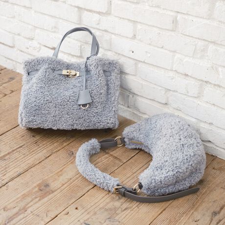 sfUCtEʂ݂̂悤ȂƂGSnƌy͂̃nhobOBERpNgȂ[͂Agh̃n[t[^|CgłBEnḧꕔɍvgp邱Ƃőlۂ͋CɁBł̂ŁAAE^[݂̌ςĂ|ł܂BEzX}[gtHAJ[hP[X⃊bvȂǕKvȕ\܂TCYBEnF̃V_[xgi\jŎ΂ߊ|΃nYt[łoł̂ŁAig͂AsVbsOɂ߂łBsJ[tEGgh̃Ip[h͊炩ȐGSñtFCNt@[BVvȂm̃ANZgɂ҂łBE3F͂邭ƂJ[tFCNt@[BJ[ɂāAlۂ킹܂BH~̗F̃X^CɍFƂĂ߂łBs@\tJFt@Xi[|PbgFI[v|Pbg~P/t@Xi[|Pbg~PTCYFc19cmiʂobO܂ł̍15cmj/26cm/}`8cmdF270tFCNt@[fނ͐GɎア߉J̓̂gp͋ɗ͂TB܂Agn߂̓t@[₷ꍇ܂BBi͍vfނgpĂ܂Bv͑fނ̐AԂ߂ƕ\ʂɂЂъ┍ꂪNꍇ܂B\߂܂悤肢܂BBeɂA̓ŐFČꍇ܂B炩߂B-INFORMATION-îCɓo^ĂĂēגʒm󂯎邱Ƃł܂̂ŁA񂲓o^IuĥCɓo^ViēׂȂǁAȏ󂯎邱Ƃł܂B[^:KB5758]