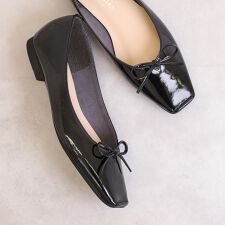 【片足140g】超軽量スクエアトゥ　リボンフラットシューズ