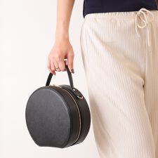 【26春夏新作】ショルダーベルト付属2WAY　Wファスナーラウンドバッグ