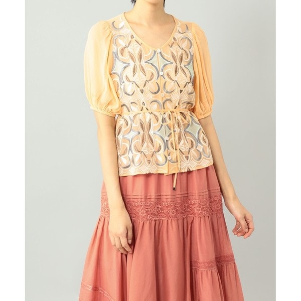 パフスリーブ刺繍ブラウス