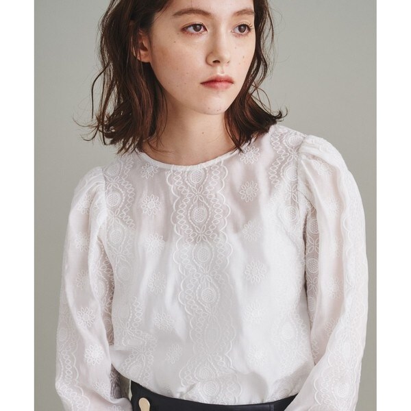 ダイアグラム グレースコンチネンタル　袖刺繍ニットトップ　美品 ダイアグラム グレースコンチネンタル 袖刺繍ニットトップ 美品