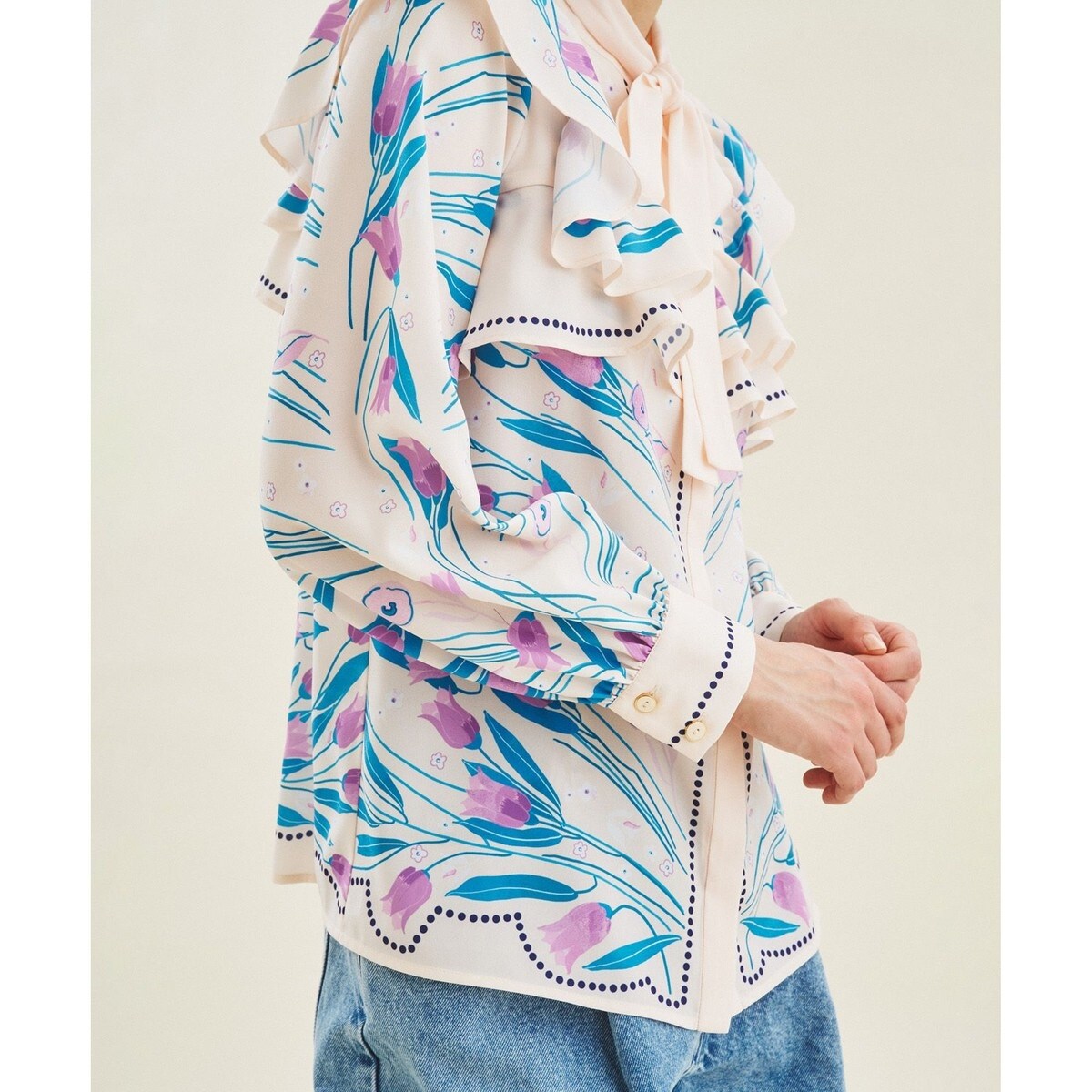 グレースコンチネンタル★美品★フラワープリントリボン付き長袖ブラウス★サイズ38 グレースコンチネンタル☆美品☆フラワープリントリボン付き長袖