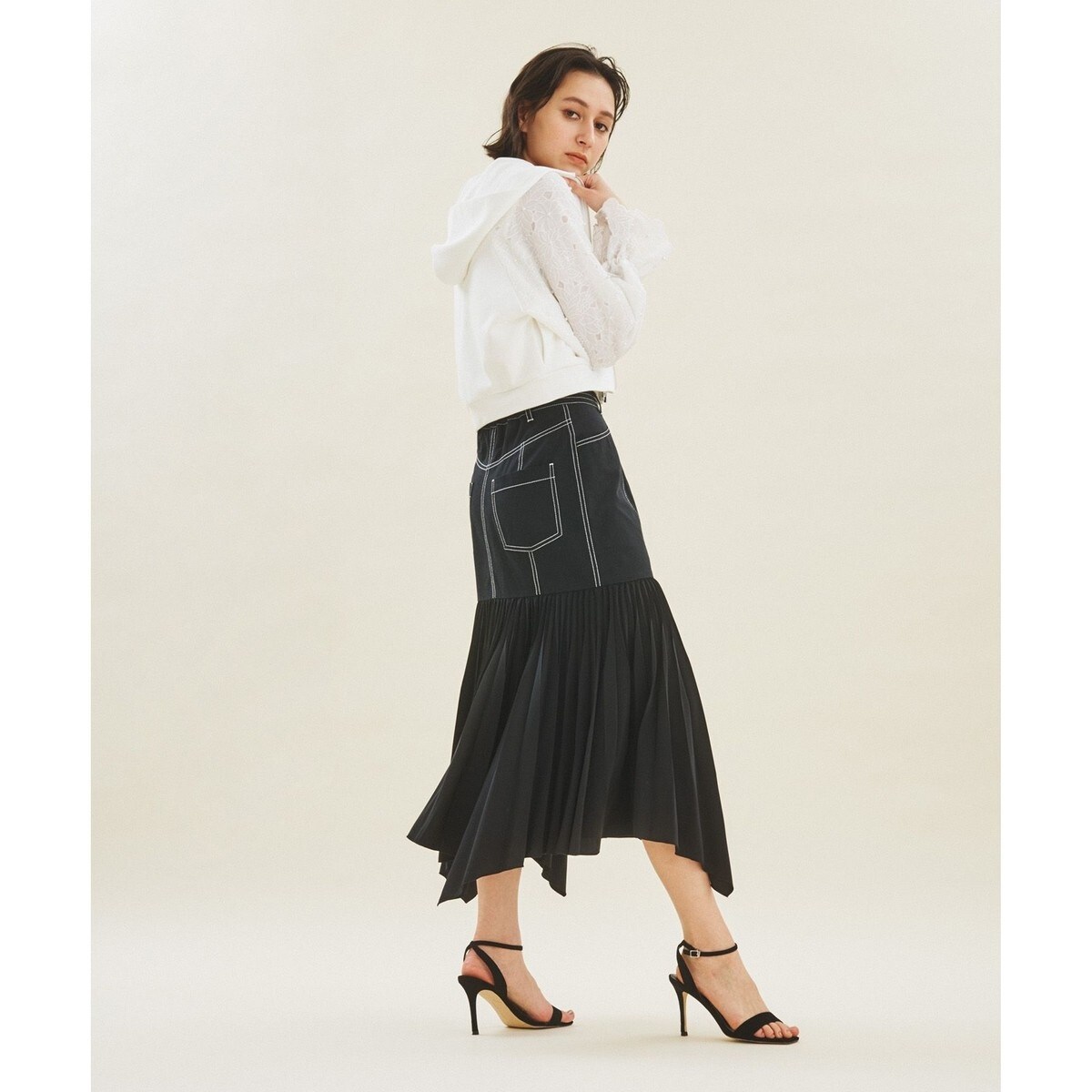 Gracecontinental カットワークパフ袖パーカー GRACE CONTINENTAL（グレースコンチネンタル）の「カットワークパフ袖