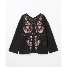 レース刺繍トップ