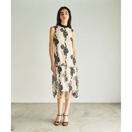 ホワイト ビーズ刺繍 ハイネック フレアストレッチドレス ふきあげ 