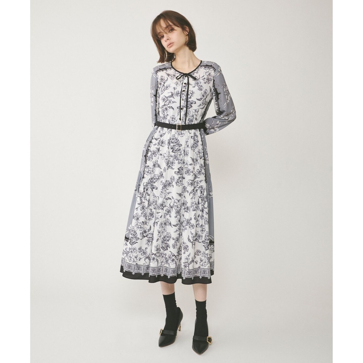 極美品 23ss グレースコンチネンタル フラワープリントニットワンピース ダイアグラム グレースコンチネンタル フラワープリント ワンピース 38