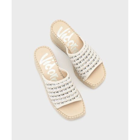 [^ԁF0525172204]Ă炵₩ȃbVT_Bi`ȃW[g\[V[Y[hĂꑫłBq[6cm莩RƃX^CAbvɂȂAOɂ݂݂EGbW\[̈׊yɗĂ̂́BÔȂfUCȂghAĂ̂[hĂꑫłBVIDORRETA/Bhb^ XyC̃ZxEfEIEA}A GXph[uhuVIDORRETAv 1970N㔼ɁAW[g@ۂ̐AaтȂǁADJnAGXph[YsĂ܂B \[̑fނɂ100%VR̃W[ggpB`IȐ@ƃj[NȃfUC͂̃uhłB