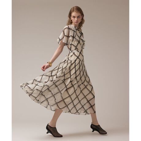 [^ԁF0325331303]IWiō쐬傫߂̃`FbNp^[ۓIȁANVJȕ͋CYVcs[X傫ȃtgŁAP[vX[û悤ɌÂiȕ͋CŒĒꖇłB_Ci~bNȃoCX̃`FbNꂩIWiŕ`AґɃp^[vgł肵܂BH̋Cz悤ȃgȃ`FbNvg◎̂VbNȃJ[|CgBXJ[g̒qbvɂ̓v[c|`FbNn؂ւA̃p^[ɍ킹ĕNƂłƒ邾ŕ\̂ASg̃̕oXs[XɎdオĂ܂BX^hlbN̋܂ɑEO̘IoxT߂ȃfUCŁAӉĂ珉Hɂ҂ȈꖇɁBVɂȂɂAꂵ₷̂͂łB̃fp摜̓TviBeĂ܂Bۂ̏iƎdlAHATCY኱قȂꍇ܂B\߂܂B