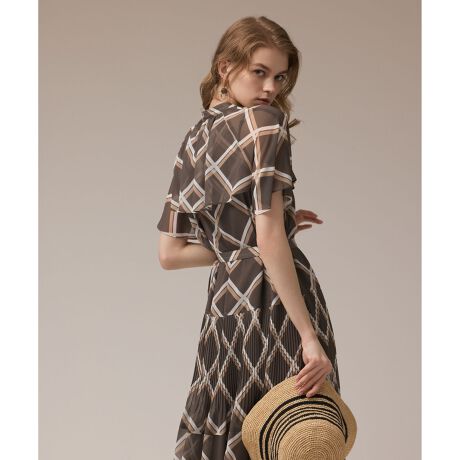 [^ԁF0325331303]IWiō쐬傫߂̃`FbNp^[ۓIȁANVJȕ͋CYVcs[X傫ȃtgŁAP[vX[û悤ɌÂiȕ͋CŒĒꖇłB_Ci~bNȃoCX̃`FbNꂩIWiŕ`AґɃp^[vgł肵܂BH̋Cz悤ȃgȃ`FbNvg◎̂VbNȃJ[|CgBXJ[g̒qbvɂ̓v[c|`FbNn؂ւA̃p^[ɍ킹ĕNƂłƒ邾ŕ\̂ASg̃̕oXs[XɎdオĂ܂BX^hlbN̋܂ɑEO̘IoxT߂ȃfUCŁAӉĂ珉Hɂ҂ȈꖇɁBVɂȂɂAꂵ₷̂͂łB̃fp摜̓TviBeĂ܂Bۂ̏iƎdlAHATCY኱قȂꍇ܂B\߂܂B