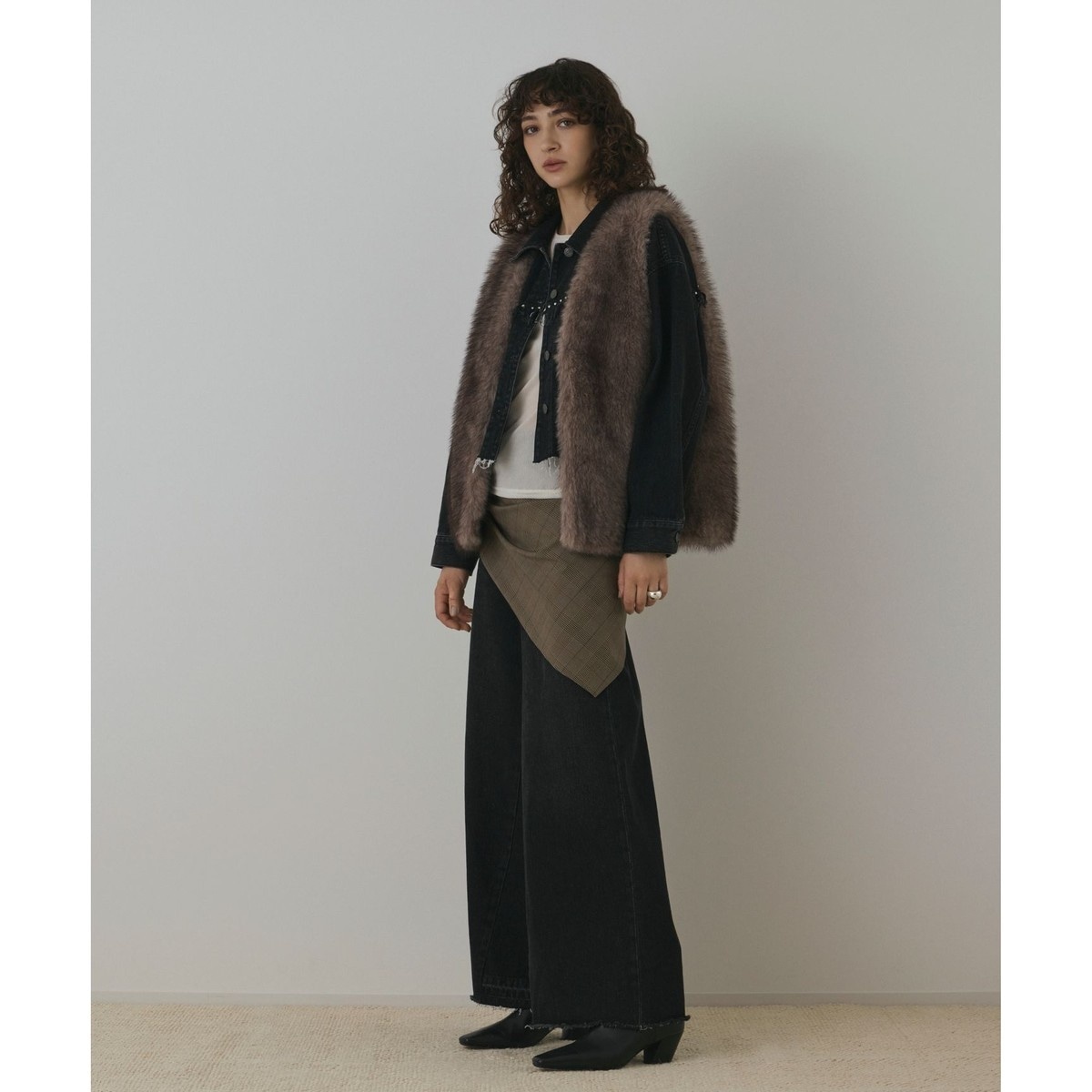 早い者勝ち　完売　イエナ　ADWAS アダワスファーベスト　パネル　大人気 ADAWAS（アダワス）FUR VEST フェイクファーベスト【ADWS-601-10
