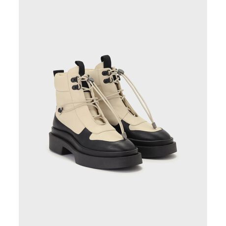 [^ԁF0525372284]JVAMVu[cBXm[u[ĉ悤ȃJWAȃfUC͓IȈꑫłBX^COɉf{[ƃoCJ[ŃANZg݊Q̃fUCBpcō킹̂͂AătF~jȃs[X̊OƂĂG炵Ă߂łBJVAM / WFCB[G[G fUCi[ɒOjƃChLeiner ShoesЂ2017NɗグvWFNgB YVSfB[XAiĐƂ]̊TO̊OAv[`AGender NeutralȃfUC𒆐SɐRNV邱ƂӐ}ƂAiŃghɉt@bV̍fUC𐶂ݏoĂB